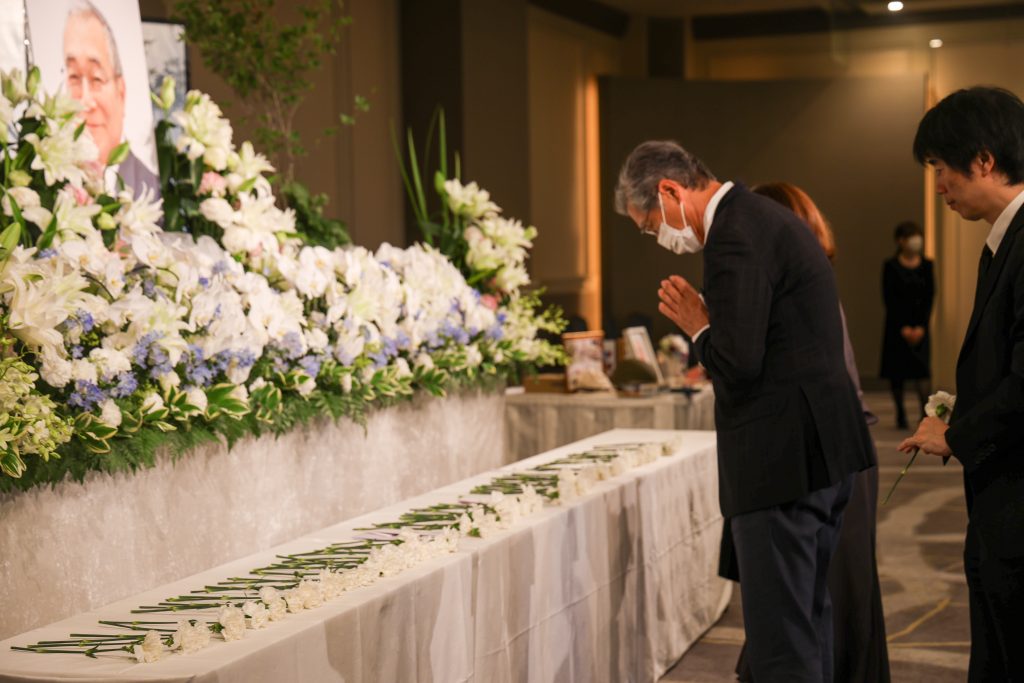 Cérémonie en mémoire de M. Takahide Ezoe